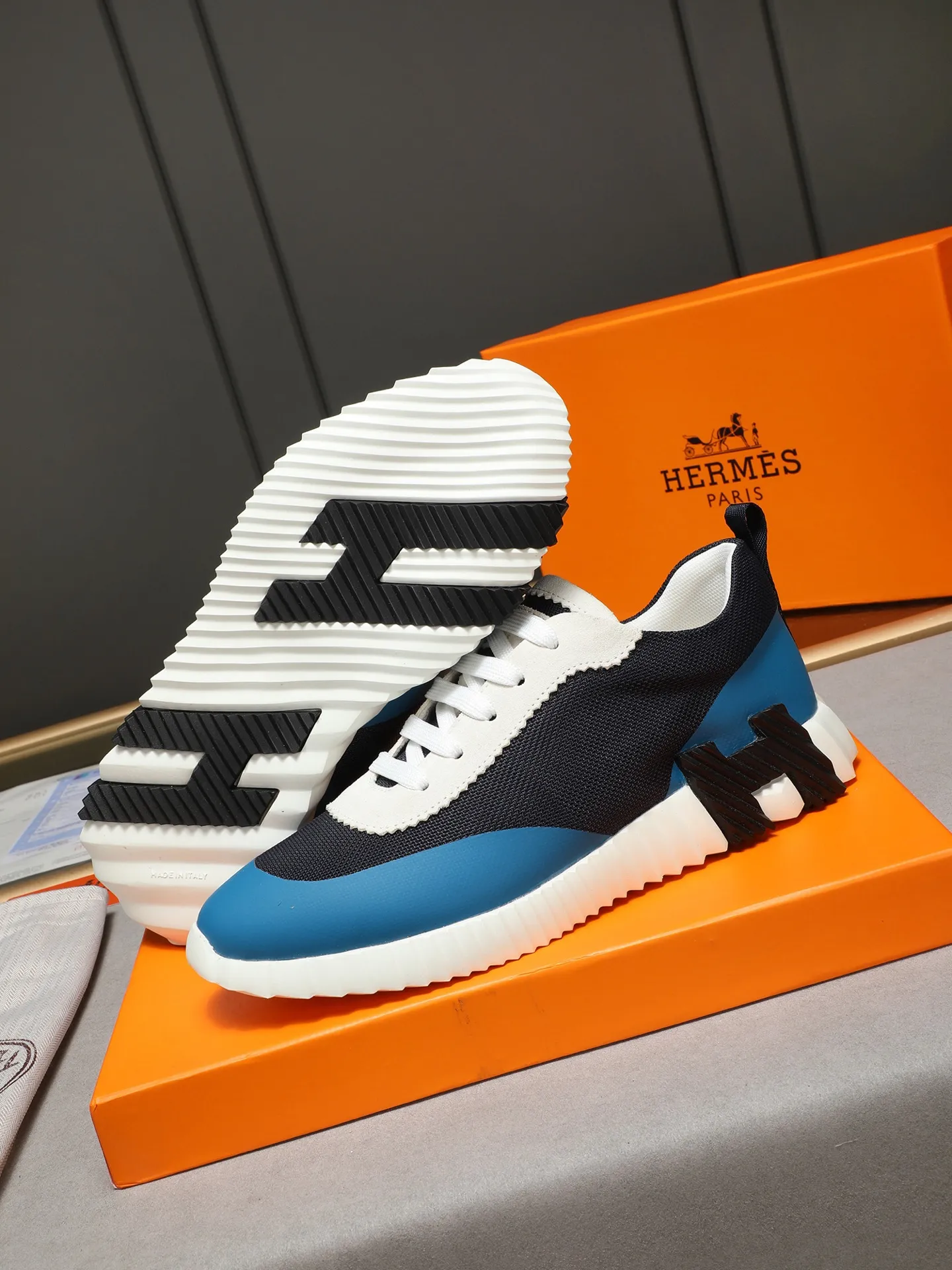 Men's shoes 💰460 [Hermes] fe new arrival~ New Bouncing sneakers Hermès are the most comfortable shoes, no one else⃣️, they are very light on the feet and look great, you will not feel tired when you go shopping and running around 👍 Very light and comfortable, extremely light, suitable for both sports and leisure, and feel great when you step on them! It’s up to you to choose, there’s always what you want~ ✔️Fabric: First layer frosted➕Imported glue➕Breathable mesh ✔️Inner lining: Imported mesh ✔️Outsole: Original outsole ✔️Size: Men’s 38-44 (45 custom-made)